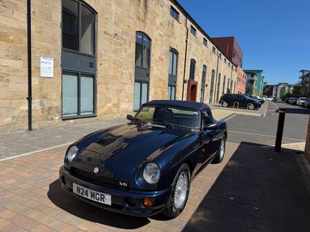 MG RV8 3.9