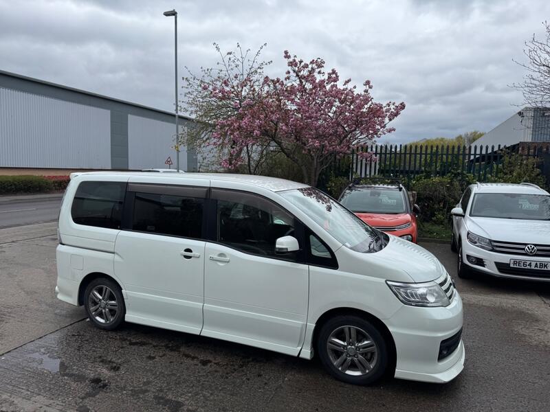 NISSAN SERENA
