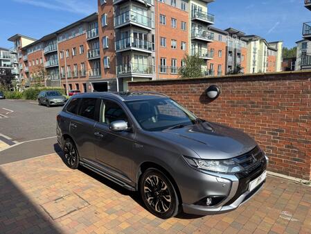 MITSUBISHI OUTLANDER 2.0 h 12kWh 4hs
